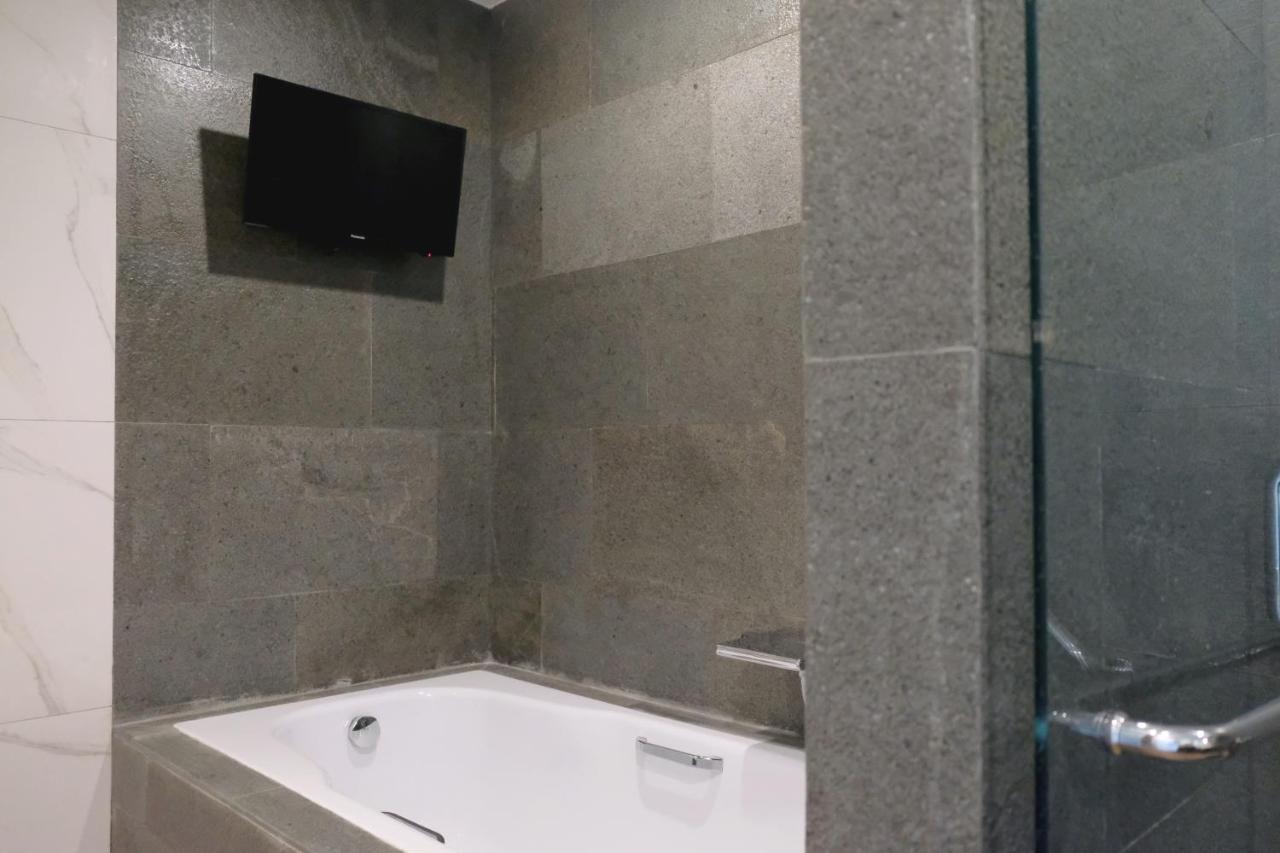 Hotel Santika Premiere امبون المظهر الخارجي الصورة